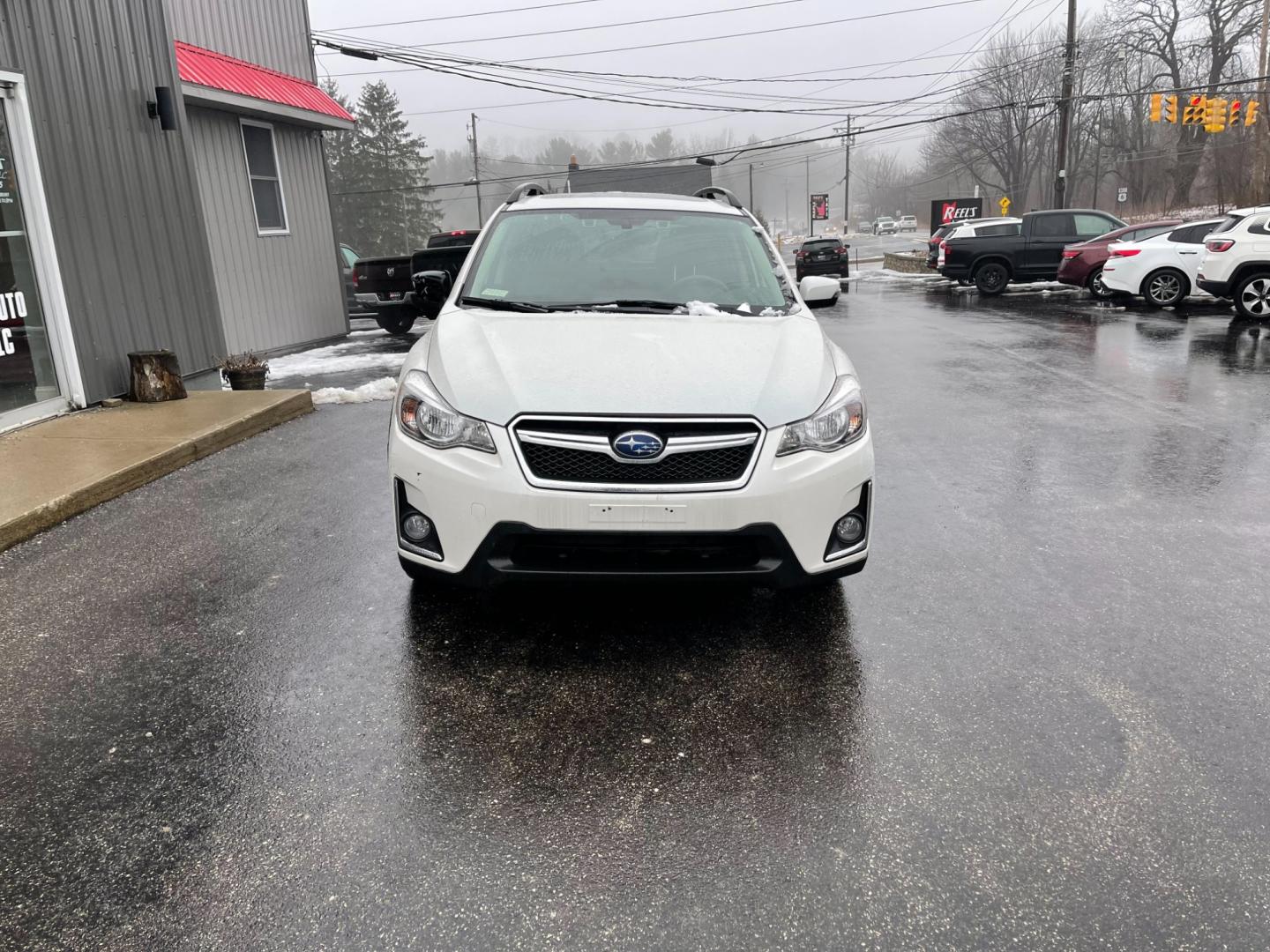 2017 White /Black Subaru Crosstrek 2.0i Limited PZEV CVT (JF2GPANC4HH) with an 2.0L I4 DOHC 16V engine, Automatic transmission, located at 11115 Chardon Rd. , Chardon, OH, 44024, (440) 214-9705, 41.580246, -81.241943 - Photo#1